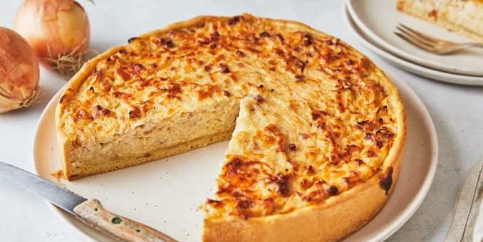 Луковый пирог с беконом